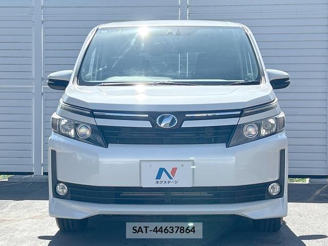 Toyota VOXY 2014-05 8004659-14