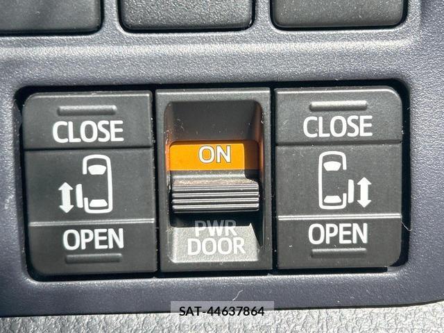 Toyota VOXY 2014-05 8004659-4