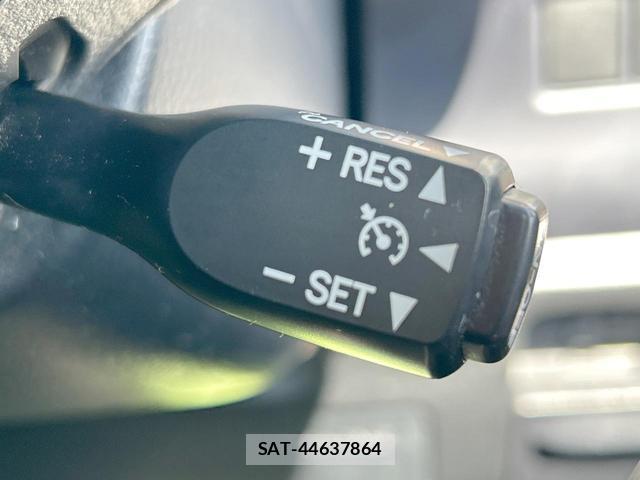 Toyota VOXY 2014-05 8004659-5