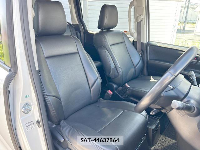 Toyota VOXY 2014-05 8004659-8
