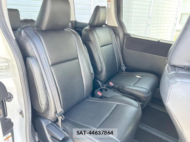 Toyota VOXY 2014-05 8004659-9