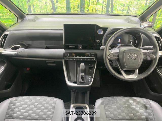 Toyota VOXY 2022-10 8004912-1