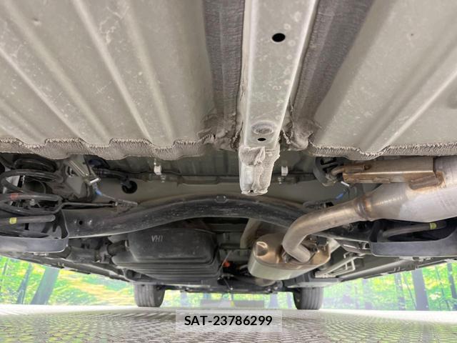 Toyota VOXY 2022-10 8004912-18
