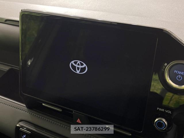 Toyota VOXY 2022-10 8004912-2
