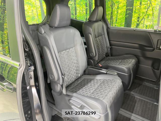 Toyota VOXY 2022-10 8004912-7