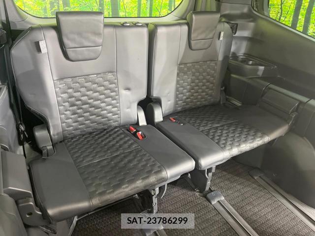 Toyota VOXY 2022-10 8004912-8