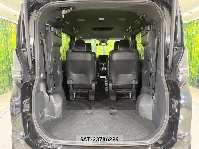 Toyota VOXY 2022-10 8004912-9