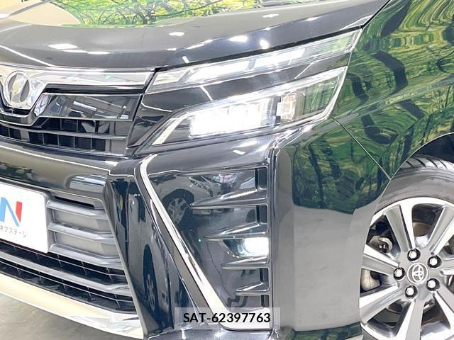 Toyota VOXY 2017-09 8005002-13