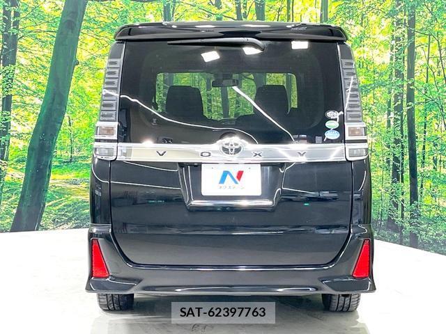 Toyota VOXY 2017-09 8005002-16