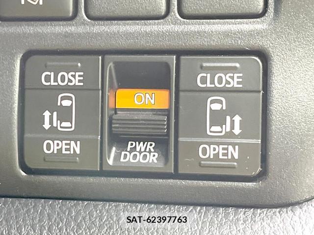 Toyota VOXY 2017-09 8005002-2