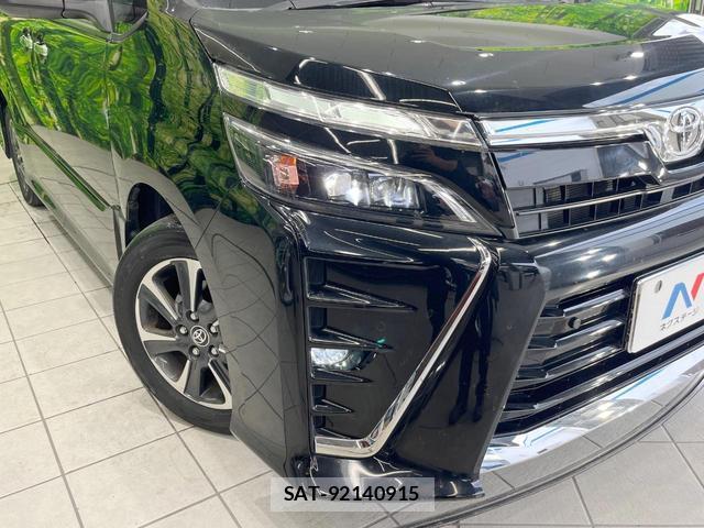 Toyota VOXY 2021-07 8005136-12