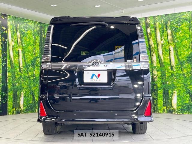Toyota VOXY 2021-07 8005136-15