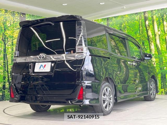 Toyota VOXY 2021-07 8005136-17