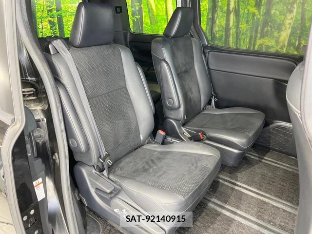 Toyota VOXY 2021-07 8005136-8