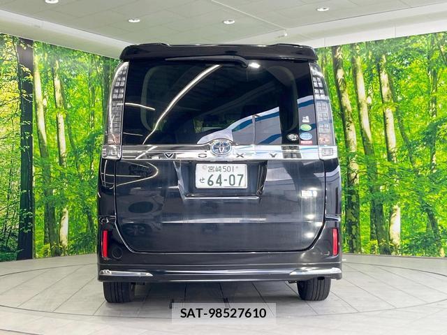 Toyota VOXY 2014-07 8005142-14