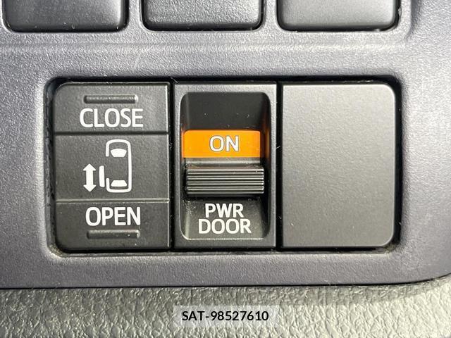 Toyota VOXY 2014-07 8005142-4