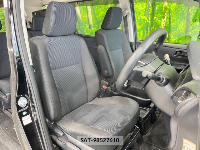 Toyota VOXY 2014-07 8005142-7