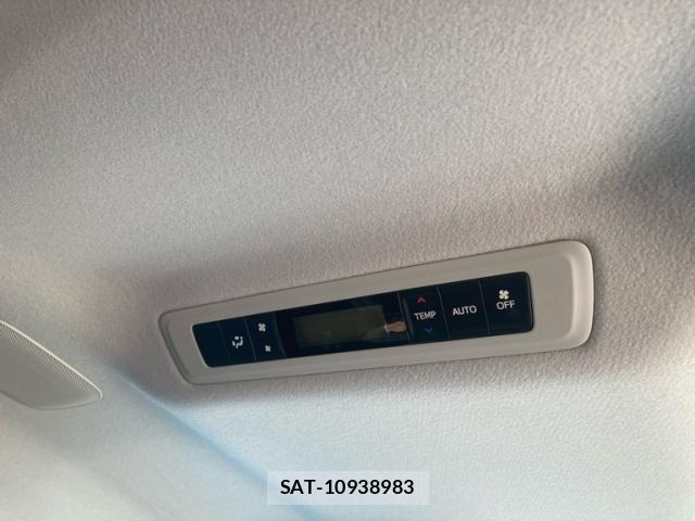 Toyota VOXY 2015-01 8005335-11