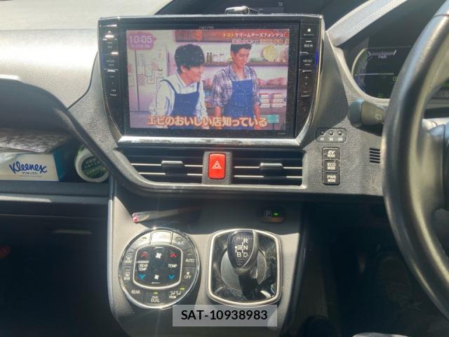 Toyota VOXY 2015-01 8005335-18