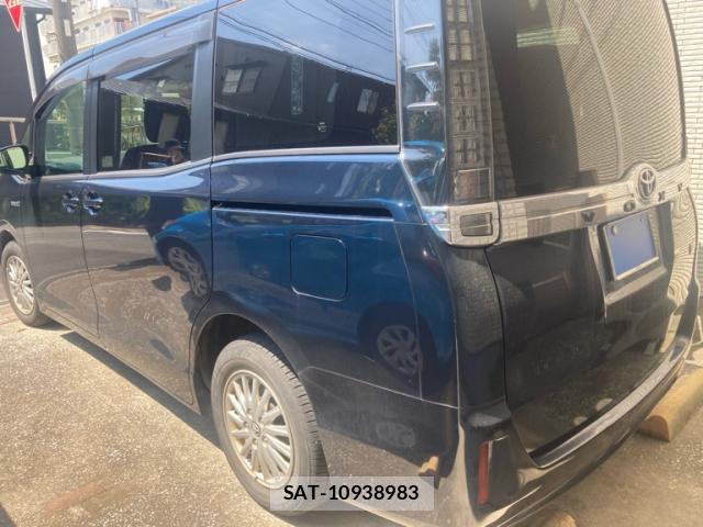 Toyota VOXY 2015-01 8005335-2