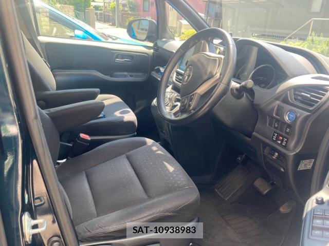 Toyota VOXY 2015-01 8005335-6