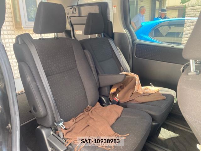 Toyota VOXY 2015-01 8005335-9