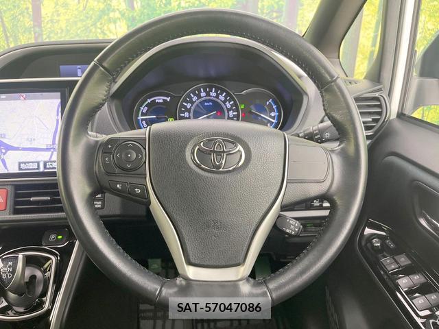 Toyota VOXY 2018-08 8005778-11