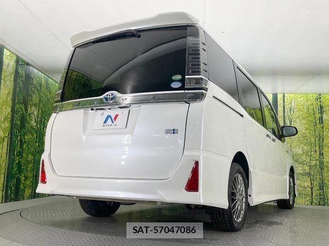 Toyota VOXY 2018-08 8005778-17