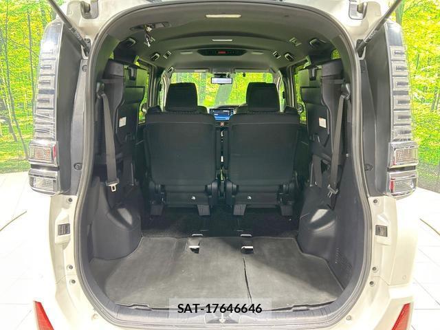 Toyota VOXY 2019-03 8005987-10