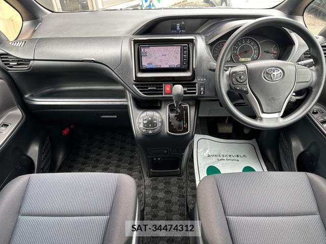 Toyota VOXY 2017-11 8006616-1