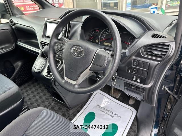 Toyota VOXY 2017-11 8006616-12