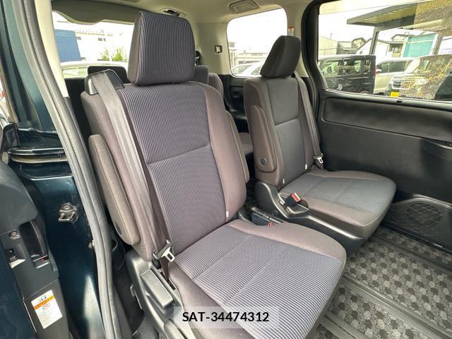 Toyota VOXY 2017-11 8006616-14