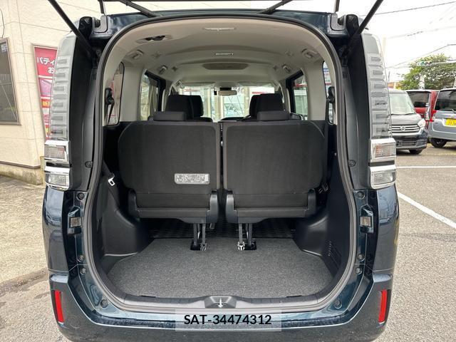 Toyota VOXY 2017-11 8006616-17