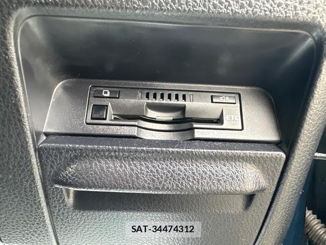 Toyota VOXY 2017-11 8006616-6