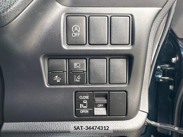 Toyota VOXY 2017-11 8006616-8