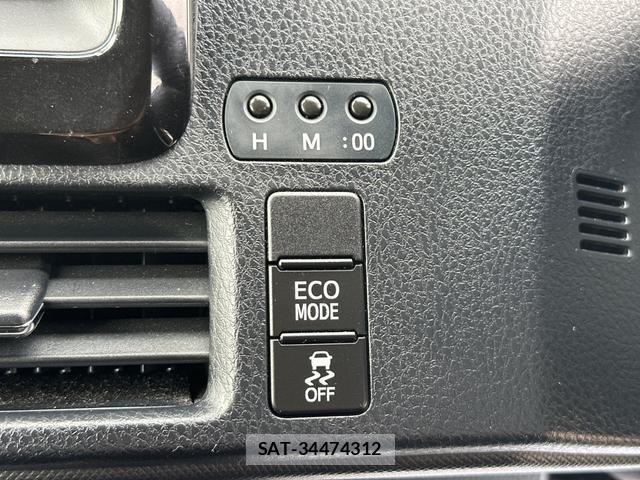 Toyota VOXY 2017-11 8006616-9