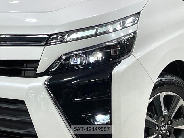 Toyota VOXY 2018-12 8006732-12