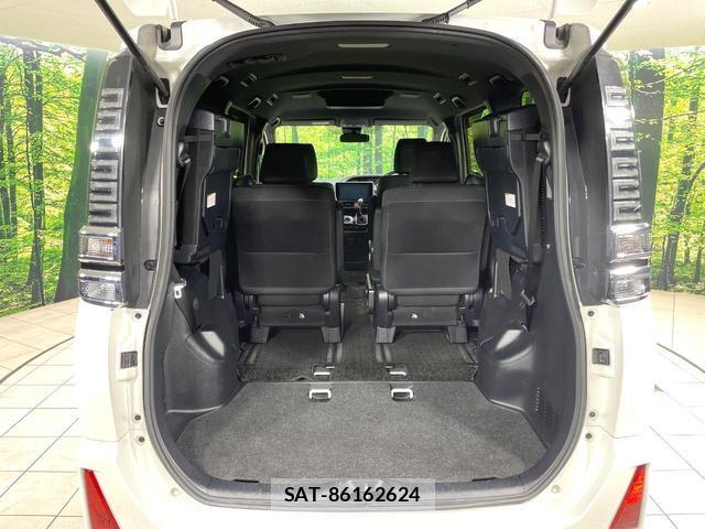 Toyota VOXY 2018-05 8006734-10