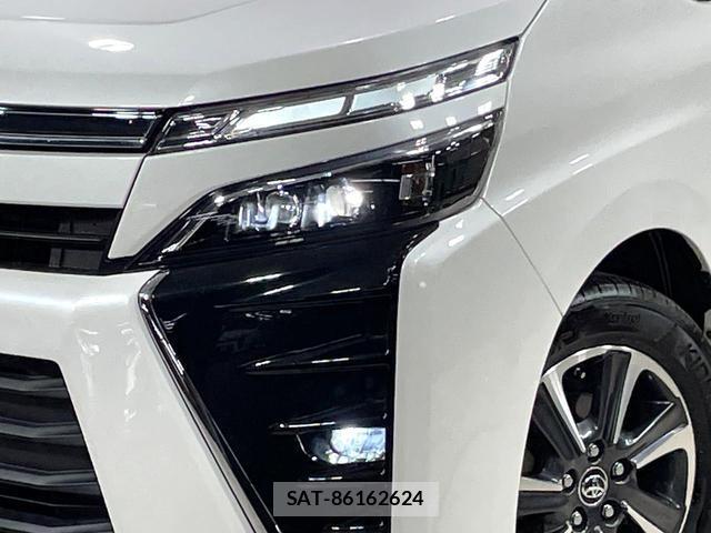 Toyota VOXY 2018-05 8006734-12