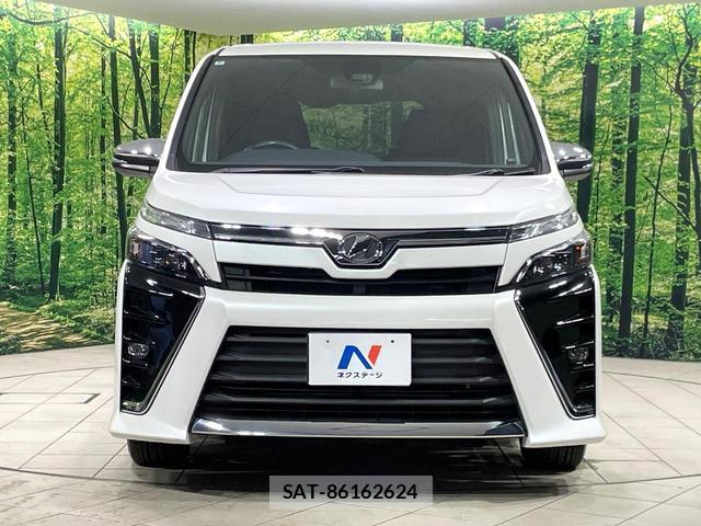 Toyota VOXY 2018-05 8006734-14