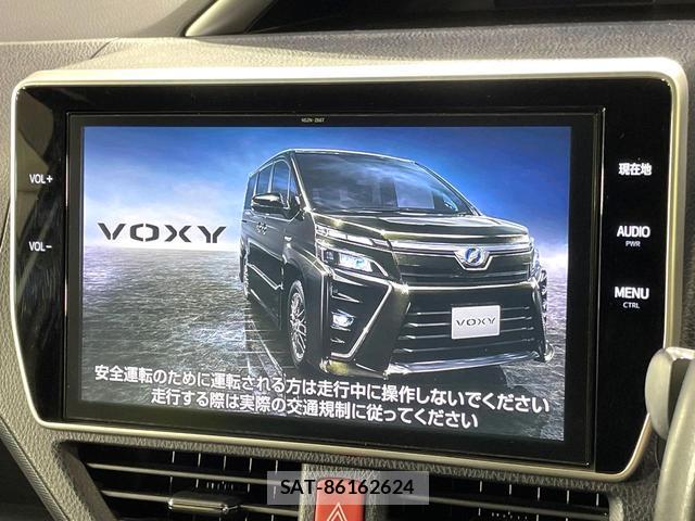 Toyota VOXY 2018-05 8006734-3