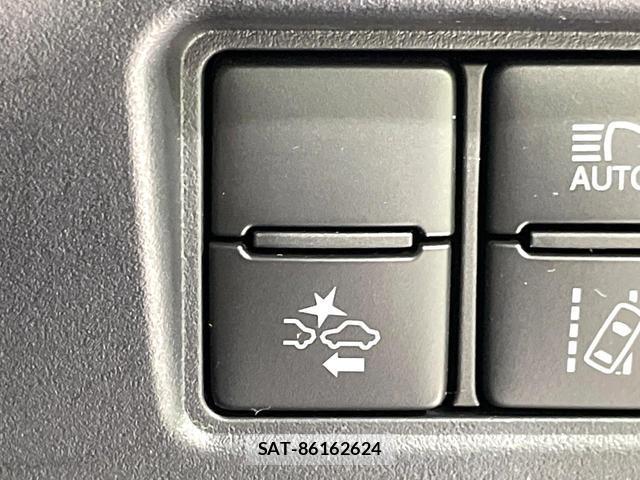 Toyota VOXY 2018-05 8006734-5