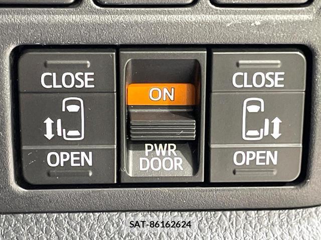 Toyota VOXY 2018-05 8006734-6