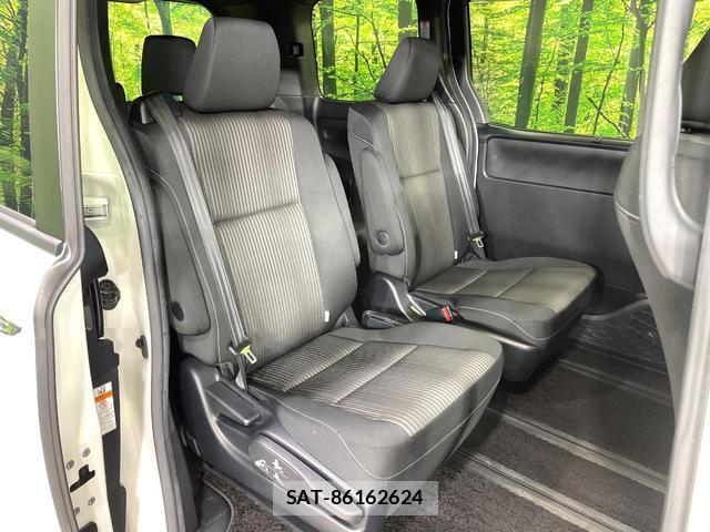 Toyota VOXY 2018-05 8006734-8