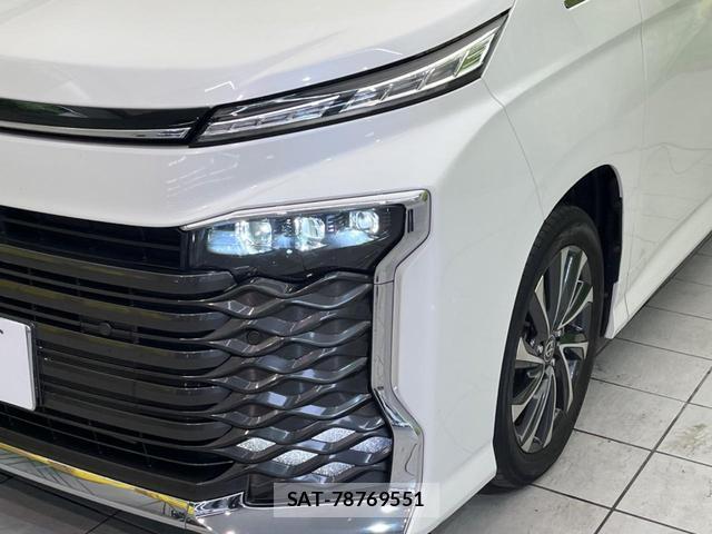 Toyota VOXY 2023-07 8007206-12