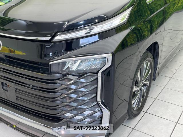 Toyota VOXY 2023-07 8007208-12