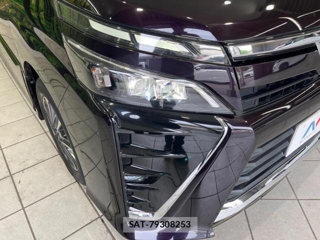 Toyota VOXY 2017-11 8007670-12