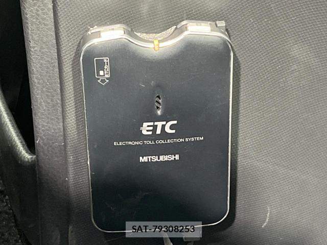 Toyota VOXY 2017-11 8007670-6