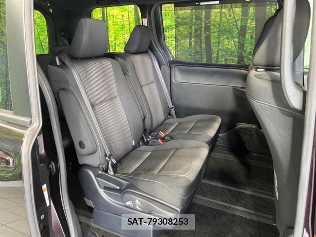 Toyota VOXY 2017-11 8007670-8