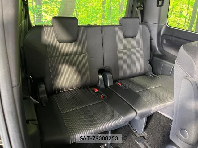 Toyota VOXY 2017-11 8007670-9